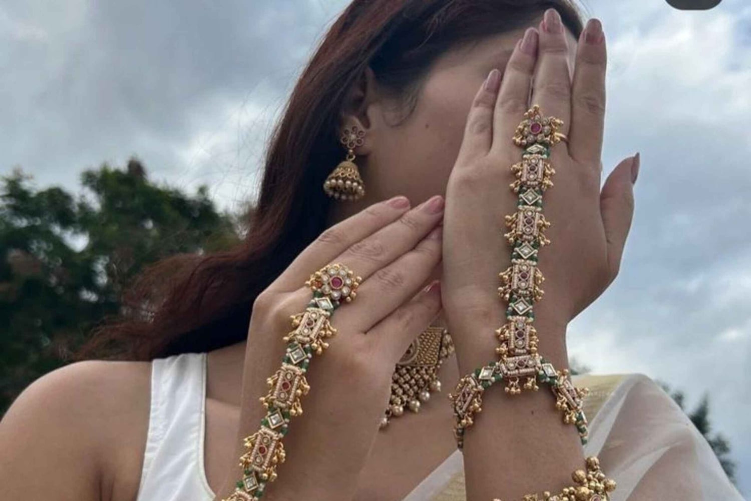 女性ガイドと行くデリー市内ショッピングツアー（車で移動）