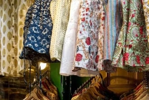 女性ガイドと行くデリー市内ショッピングツアー（車で移動）