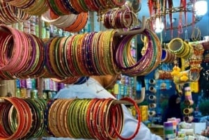 女性ガイドと行くデリー市内ショッピングツアー（車で移動）