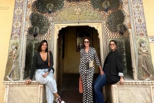 Tour privado de día completo por la antigua y la nueva Delhi en coche