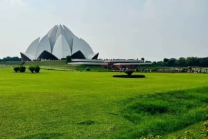 Tour privado de día completo por la antigua y la nueva Delhi en coche