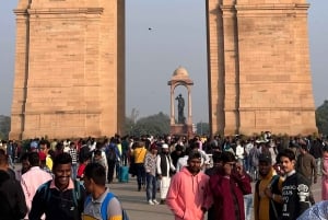 Tour privado de día completo por la antigua y la nueva Delhi en coche