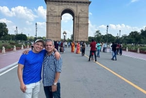 Tour privado de día completo por la antigua y la nueva Delhi en coche