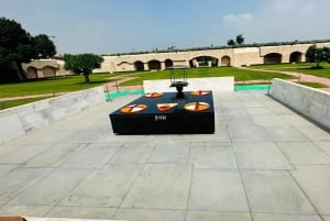 Tour privado de día completo por la antigua y la nueva Delhi en coche