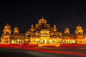 Delhi : Visite guidée en soirée de la ville de New Delhi avec guide et transport