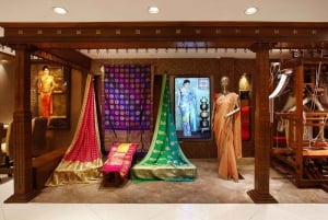 Delhi Exclusive Guided Shopping Tour in AC car and transfers