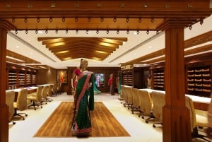 Delhi Exclusive Guided Shopping Tour in AC car and transfers