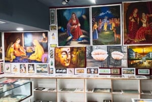 Delhi Exclusive Guided Shopping Tour in AC car and transfers