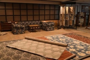 Delhi Exclusive Guided Shopping Tour in AC car and transfers