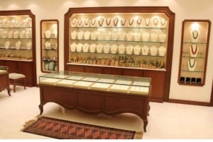 Delhi Exclusive Guided Shopping Tour in AC car and transfers