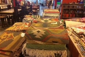 Delhi Exclusive Guided Shopping Tour in AC car and transfers