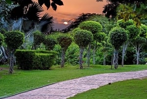 Delhi: tour guiado por el Jardín de los Cinco Sentidos con servicio de recogida