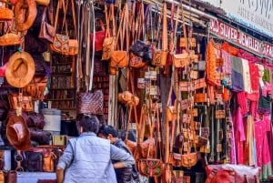 Delhi: Guided Shopping Tour Experience w/ Female Expert