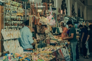 デリー：女性エキスパートと一緒にガイド付きショッピングツアー体験をお楽しみください