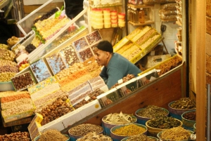 デリー：女性エキスパートと一緒にガイド付きショッピングツアー体験をお楽しみください