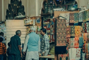 デリー：女性エキスパートと一緒にガイド付きショッピングツアー体験をお楽しみください