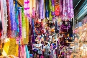 デリー：女性エキスパートと一緒にガイド付きショッピングツアー体験をお楽しみください