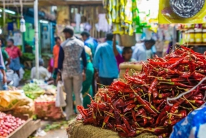 Delhi: Półdniowa wycieczka na zakupy samochodem z przewodnikiem.