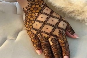Delhi: Henna Art Workshop with Local Artist