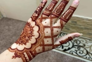Delhi: Henna Art Workshop with Local Artist
