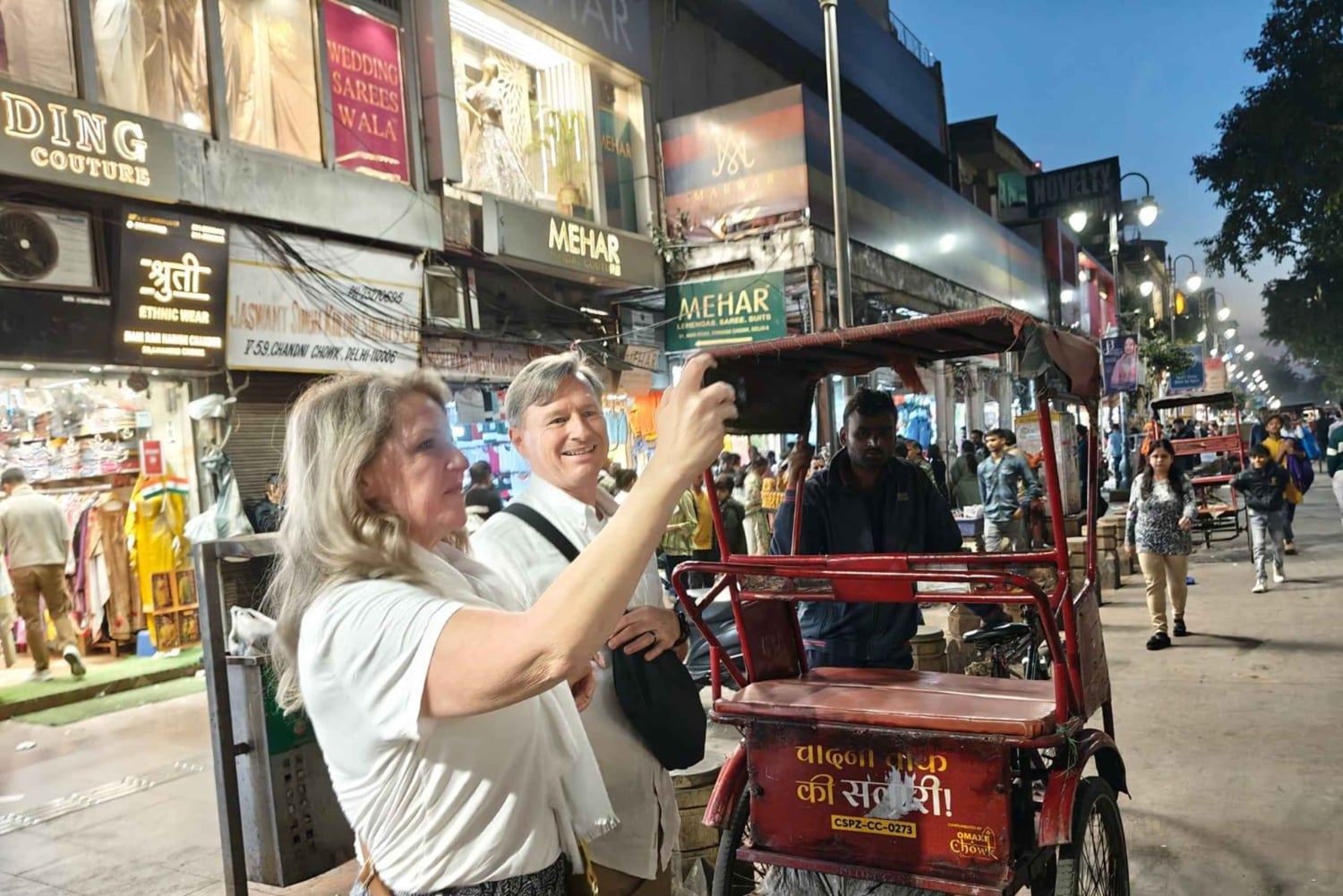 デリーの歴史と味覚を満喫する市場、記念建造物、グルメ散策