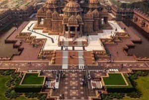 Delhi: spettacolo di luci e acqua ad Akshardham con auto, guida e cena