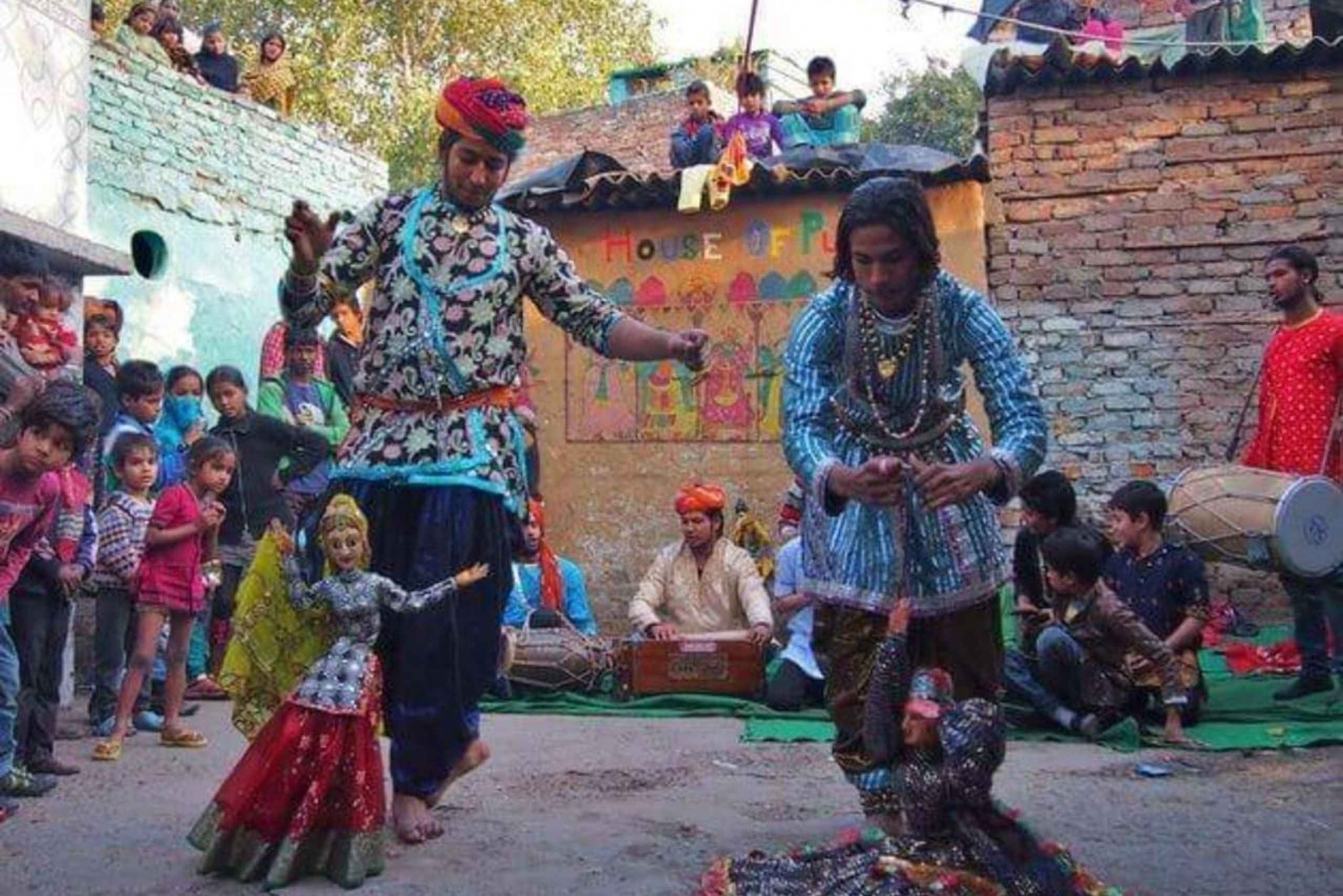 Delhi: tour a piedi degli spettacoli di strada di Kathputli Colony