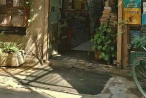 Delhi: Lodhi Street Art Tour with Khan Market & Food Tasting