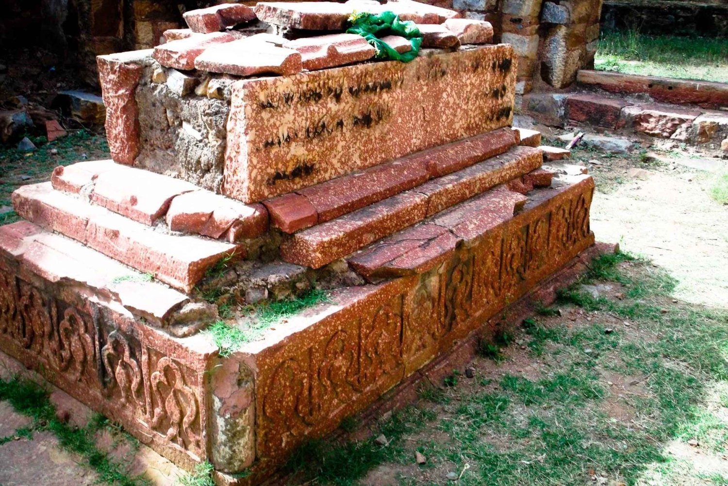 Delhi: Mehrauli arkeologiske park med henting på hotellet