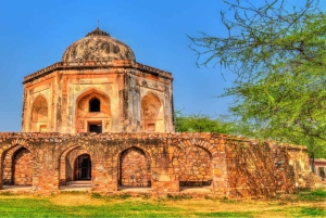 Delhi: Mehrauli con alcuni tour a piedi di siti importanti