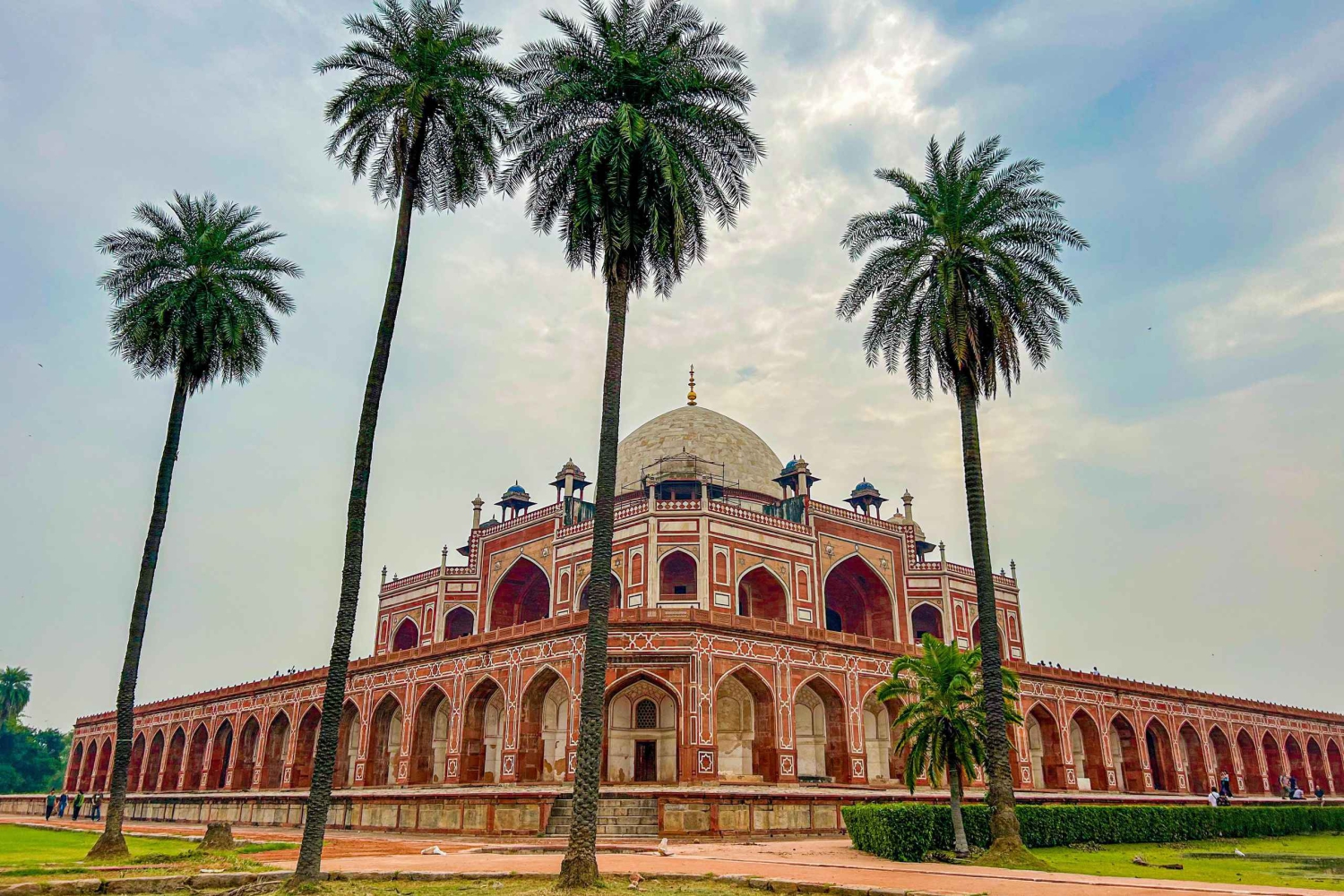 DELHI: NEW AND OLD SELF ITINERARY FULL DAY OR HALF DAY TOUR