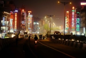 Delhi : Yöelämäkierros yksityisautolla, oppaalla ja kuljettajalla