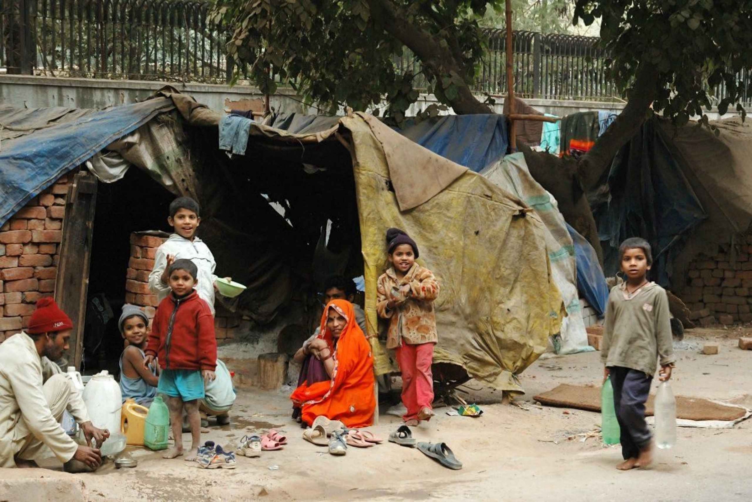 Delhi: Old Delhi Slum Tour met de metro of auto