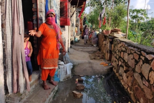 Delhi: Old Delhi Slum Tour med tunnelbana eller bil