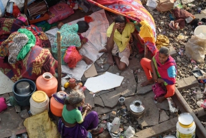 Delhi: Old Delhi Slum Tour med tunnelbana eller bil