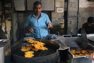 Delhi: Old Delhi Street Food Tour with Rickshaw Ride