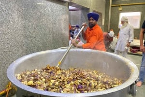 Delhi: tour gastronomico della vecchia Delhi, templi e mercato delle spezie