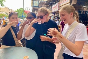 Delhi: tour gastronomico della vecchia Delhi, templi e mercato delle spezie