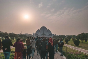 Delhi: Gammel og ny byrundvisning med guide, frokost og mulighed for entrégebyr