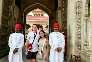 Delhi: Vanha ja uusi Delhi yksityisellä opastetulla kierroksella, jossa on vaihtoehtoja