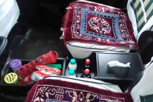 デリー：プロのドライバーによるプライベートカーチャーター