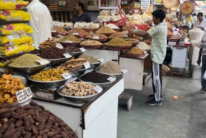 Délhi: excursão particular a Chandni Chowk, degustação de alimentos e Tuk-Tuk