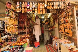 Delhi: tour privato guidato dello shopping in auto con aria condizionata e trasferimento