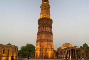 Delhi: Privat halvdagstur i Delhi med guide og AC-bil