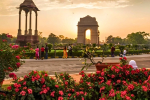 Delhi: Private Spiritual Sites Car Tour with Lunch and Entry