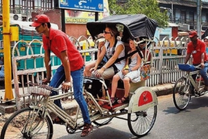 Delhi: Private Spiritual Sites Car Tour with Lunch and Entry