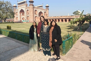 Delhi: Privat tur ved solopgang til Taj Mahal og elefantreservat