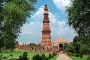 Delhi: Qutub Minar pääsylippu ja opastettu kierros kuljetuksella