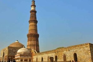 Delhi: Qutub Minar pääsylippu ja opastettu kierros kuljetuksella