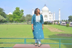 Delhi: dagtrip naar de Taj Mahal en het Agra Fort vanuit Delhi met de auto